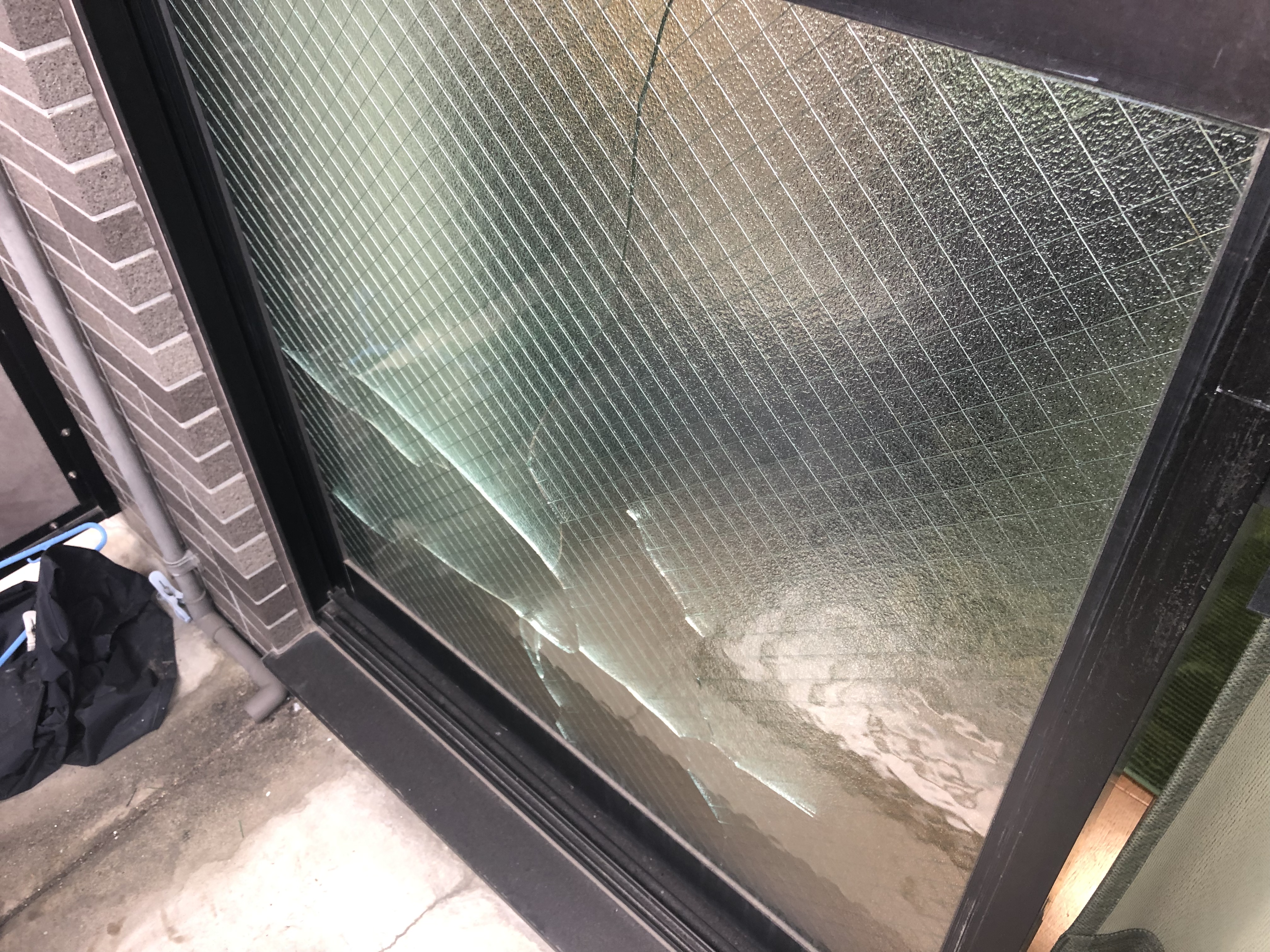 名古屋市西区の型ワイヤーガラス熱割れ交換施工事例 名古屋窓ガラス修理センター