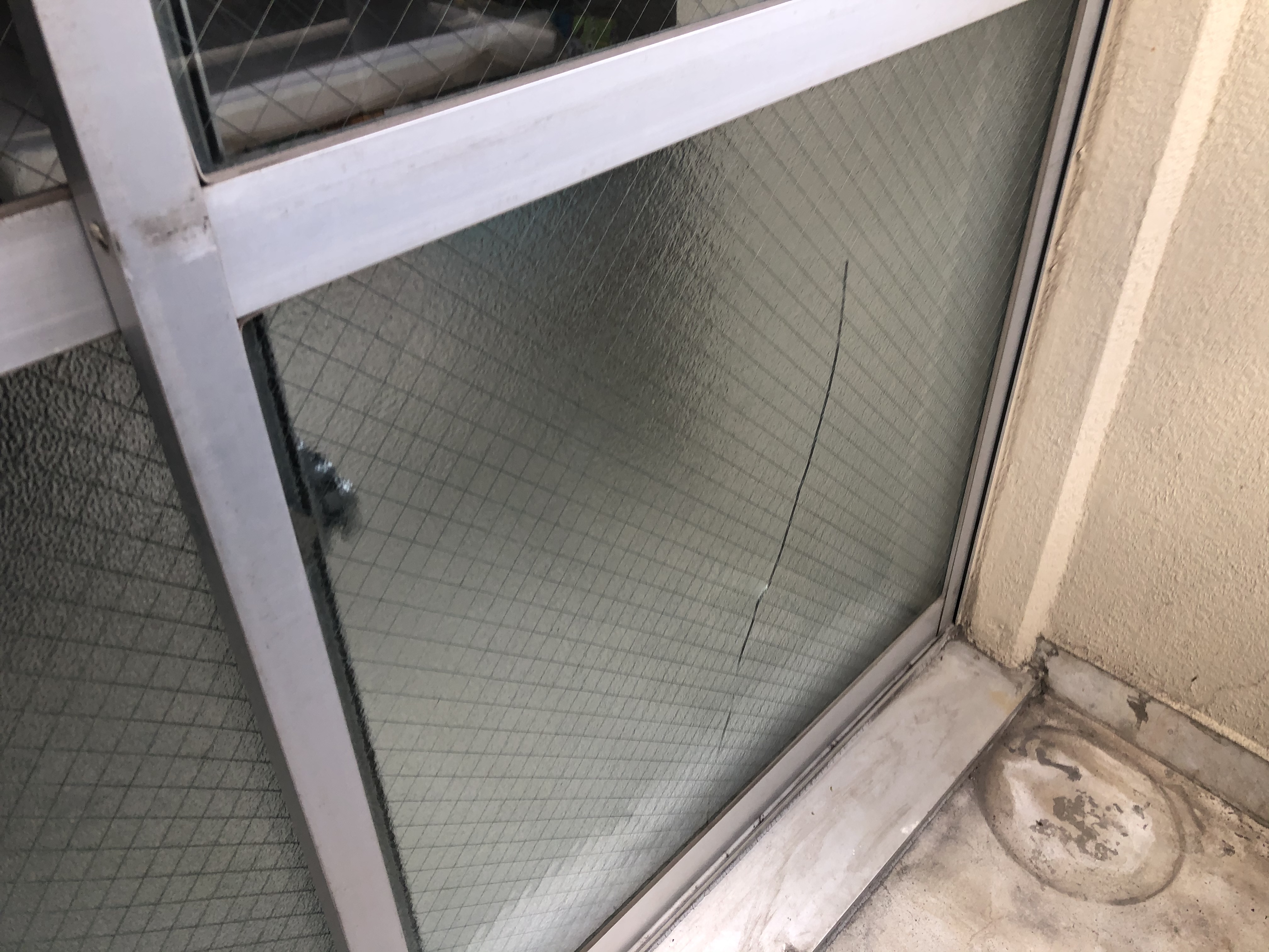 名古屋市緑区の網入りガラス熱割れ交換施工事例 名古屋窓ガラス修理センター